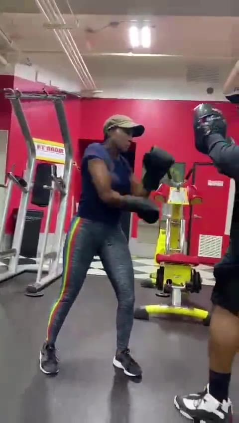 Daine Chang holding the heavy bag for a client