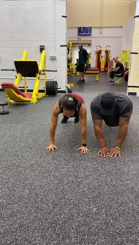 Daine Chang and a client in a push-up position side by side